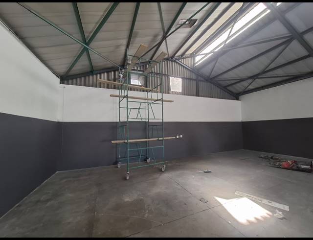 401M² WAREHOUSE TO LET IN STIKLAND INDUSTRIAL